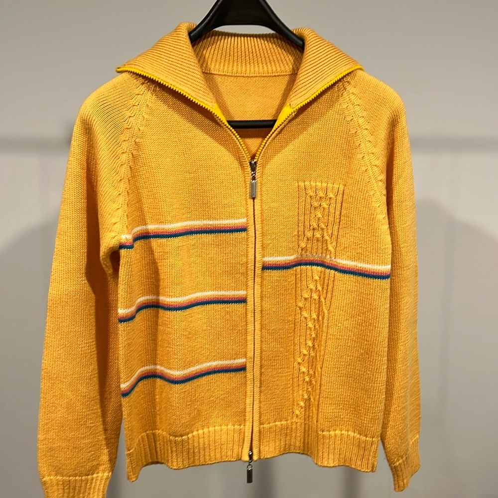 Women zip up sweater small